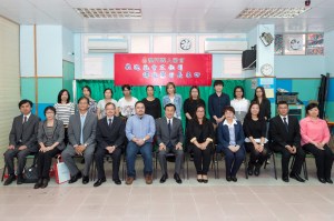 譚俊榮與啓聰中心學校管理層合影留念