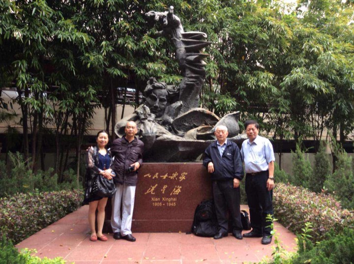 201604冼星海塑像留影