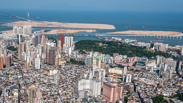 特區政府主動融入國家發展戰略，有序推出與內地合作的戰略部署。