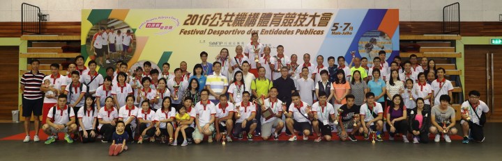 1. 頒獎嘉賓與運動員大合照