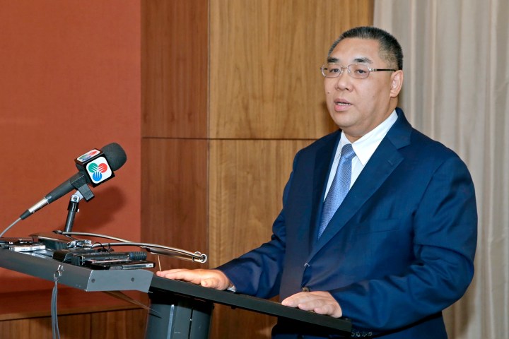 %e8%a1%8c%e6%94%bf%e9%95%b7%e5%ae%98%e5%b4%94%e4%b8%96%e5%ae%89%e5%9c%a8%e9%87%8c%e6%96%af%e6%9c%ac%e5%90%91%e5%82%b3%e5%aa%92%e7%b8%bd%e7%b5%90%e8%a8%aa%e5%95%8f%e8%91%a1%e8%90%84%e7%89%99%e7%9a%84