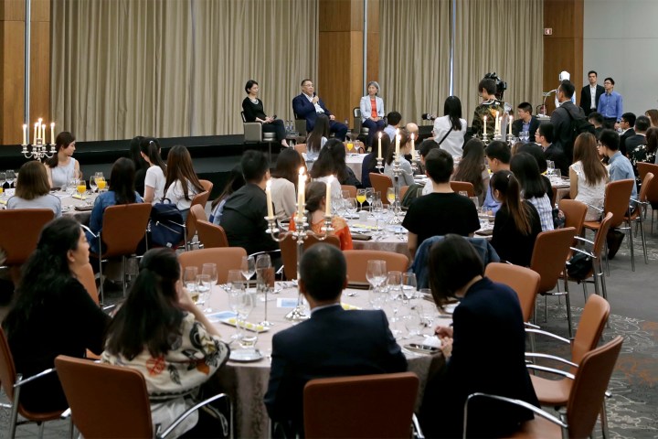 %e8%a1%8c%e6%94%bf%e9%95%b7%e5%ae%98%e5%b4%94%e4%b8%96%e5%ae%89%e8%a8%ad%e5%ae%b4%e6%8b%9b%e5%be%85%e6%ad%a3%e5%9c%a8%e8%91%a1%e8%90%84%e7%89%99%e8%ae%80%e6%9b%b8%e7%9a%84%e6%be%b3%e9%96%80%e5%ad%b8