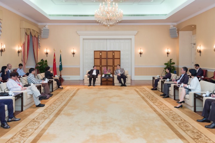 行政長官崔世安就海一居事件與11名立法議員會面