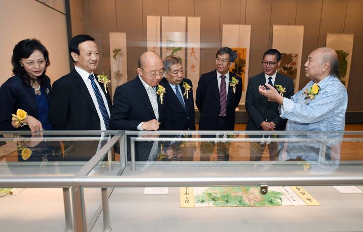 20170818  18H30 蓮蓮吉慶-饒宗頣教授荷花書畫巡迴展開幕儀式-澳門回歸賀禮陳列館專題展覽廳聯絡人:  梁錫綿 Tel: 66657310  盧孟睿 Tel: 63451100  WD_c