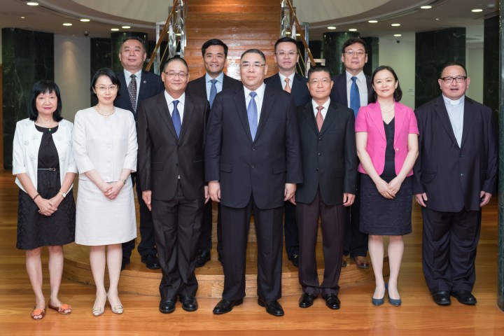 行政長官崔世安與歷史文化工作委員會合影