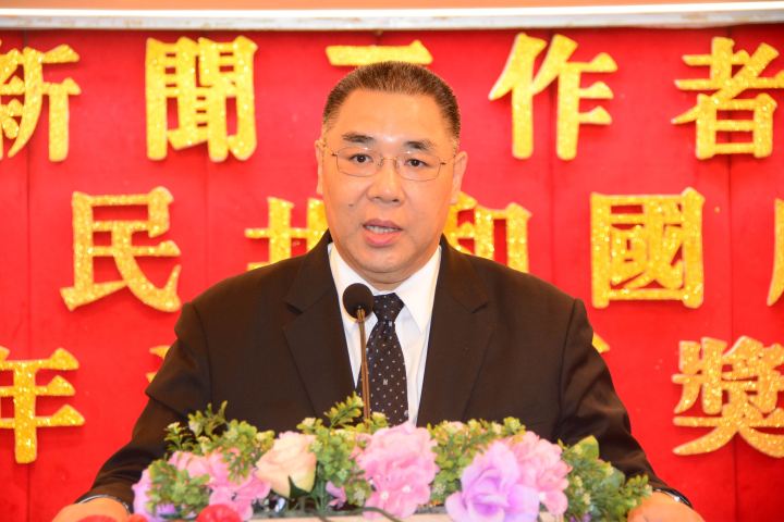 行政長官崔世安出席記協聯歡餐會透露，政府決定明年著手編制澳門防災減災十年規劃，構建防災減災長效機制。