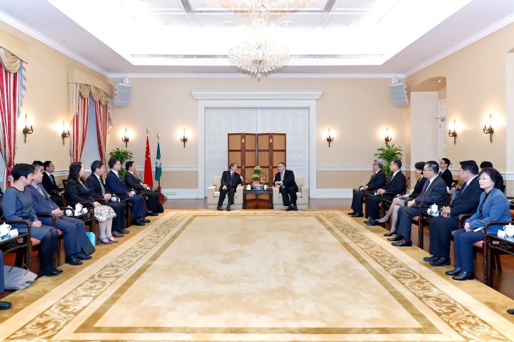 行政長官崔世安會見國家減災委員會專家團隊一行