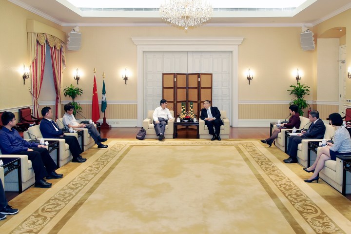 行政長官崔世安會見澳門社區發展新動力一行，就制定明年度施政報告聽取意見及建議。