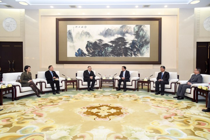 行政長官崔世安與廣東省省委書記李希在廣州出席粵澳高層會晤