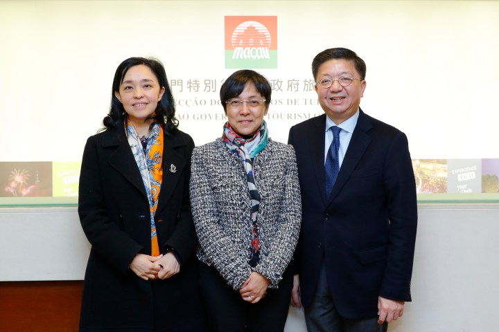 文綺華局長（中）與廣東省旅遊局局長曾穎如（左）及香港旅遊發展局總幹事劉鎮漢（右）合照