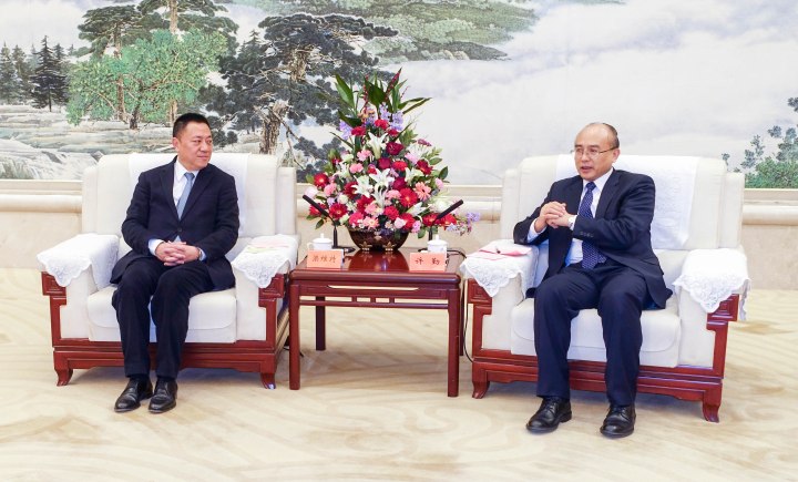 河北省長許勤昨（8日）和經濟財政司司長梁維特在河北親切會晤