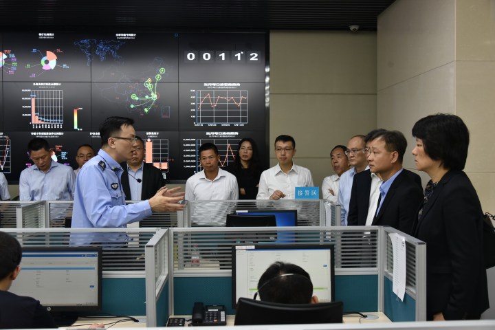 參觀了上海市公安局轄下的警務單位和執法場所