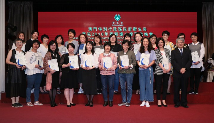 由李展潤局長頒發護理20年、30年長期服務獎