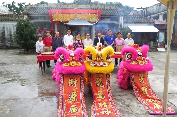 路環街坊四廟慈善會賀誕祈福儀式負責人與主禮嘉賓合照