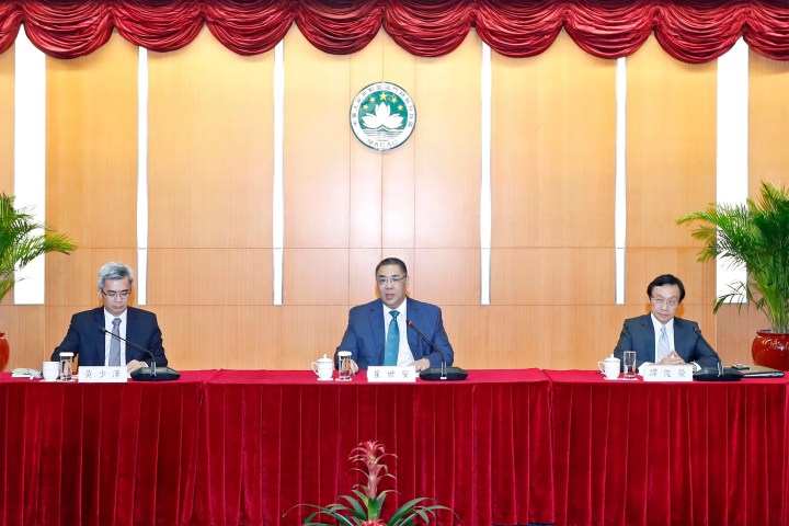 行政長官崔世安召開跨範疇會議 聽取百利新邨石油氣爆炸事件匯報和統籌善後工作