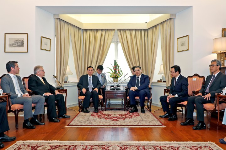 行政長官崔世安與文化和旅遊部部長雒樹剛及葡萄牙共和國文化部部長文德思（Luís Filipe de Castro Mendes）一行會面