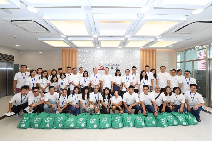 房屋局中秋前夕探訪社屋獨居長者獻關懷