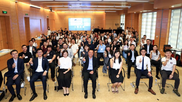 梁維特今（6日）和澳門經貿代表團，在穗讀書、實習、創業的澳門青年相約廣州，真情對話。