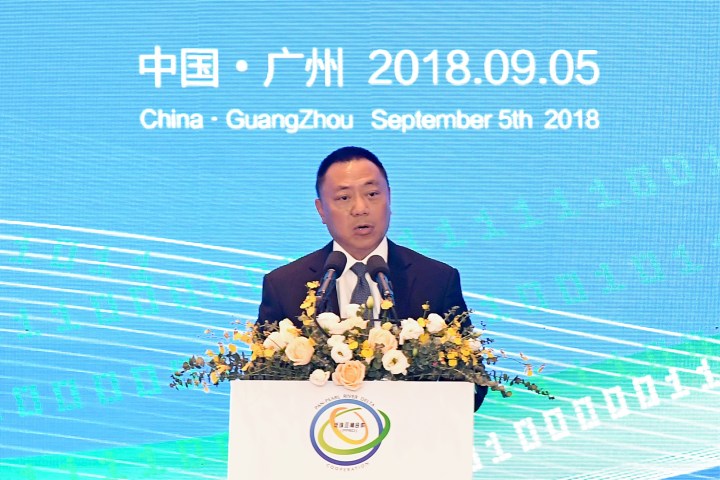 正在廣東省廣州市的經濟財政司司長梁維特在“第十二屆泛珠三角區域合作與發展論壇暨經貿洽談會”開幕式上致辭