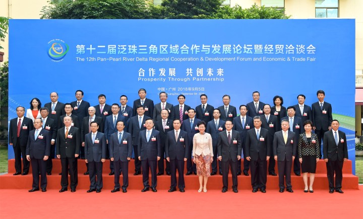 經濟財政司司長梁維特與泛珠區域各省區領導及國家相關部委代表等在“第十二屆泛珠三角區域合作與發展論壇暨經貿洽談會”開幕式舉行前