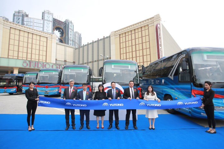 03. Melco Yutong e-bus launch_Group with e-buses
