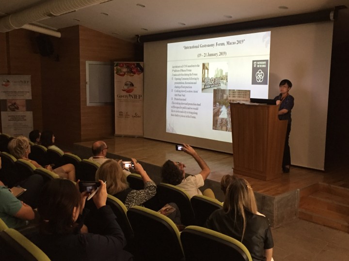 局長綺華於首屆加濟安泰普國際美食節向各美食之都介紹“2018澳門美食年＂系列活動