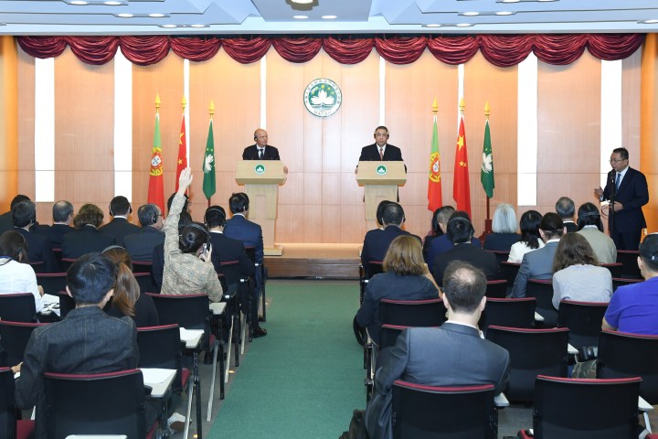 行政長官崔世安與葡萄牙外交部長奧古斯托·桑托斯·席爾瓦在澳葡聯合委員會第五次會議結束後，共同會見傳媒。