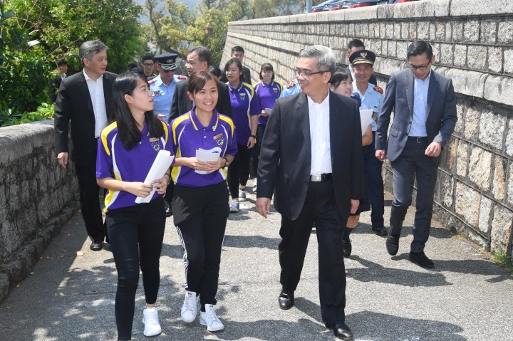 青年與保安司司長真情對話