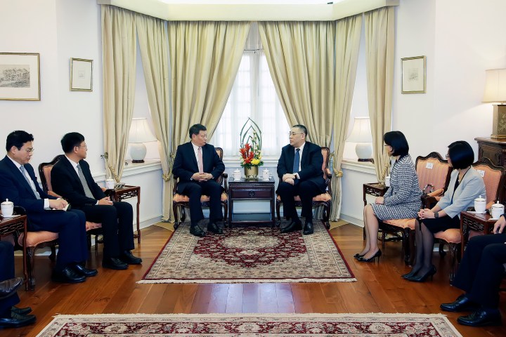 行政長官崔世安會見遼寧省省長唐一軍