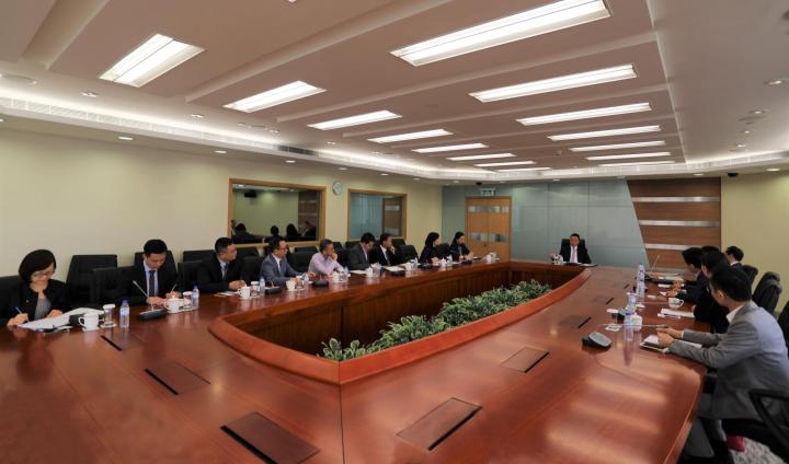 梁維特司長（中）與正大集團一行舉行會談