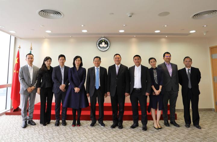 梁維特司長（右五）與正大集團一行合影