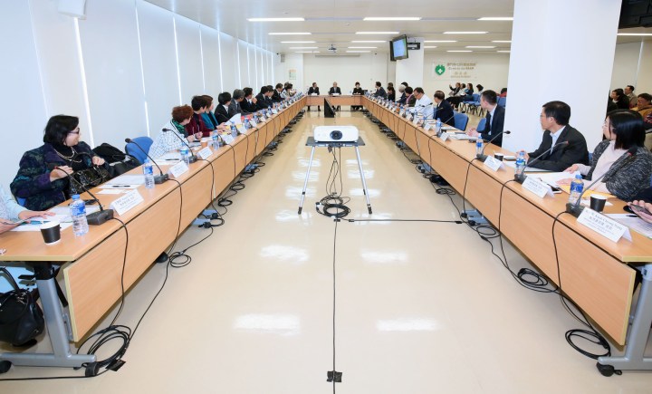 是次會議主要就《醫療服務提供者職業民事責任強制保險》實施情況收集意見及介紹“過渡規定中已中止或取消執照的醫療人員重新執業的註冊條件"