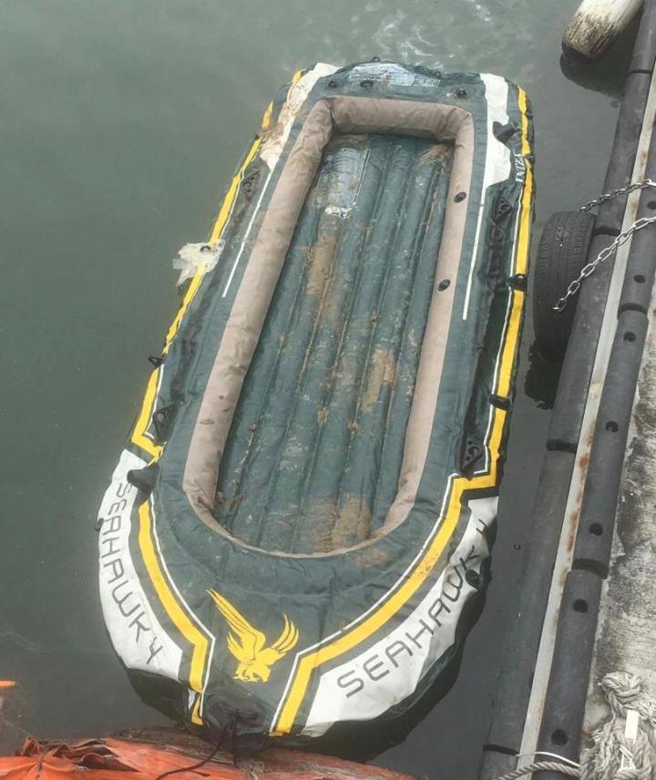 海關於5日凌晨截獲的橡皮艇