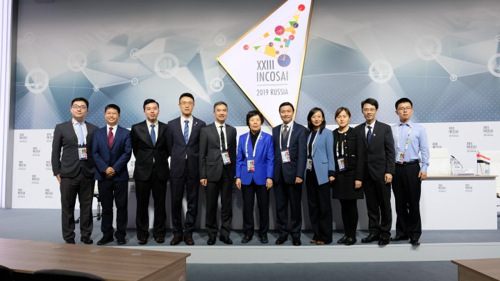 中國代表團全體成員在世界審計大會會場內合照。