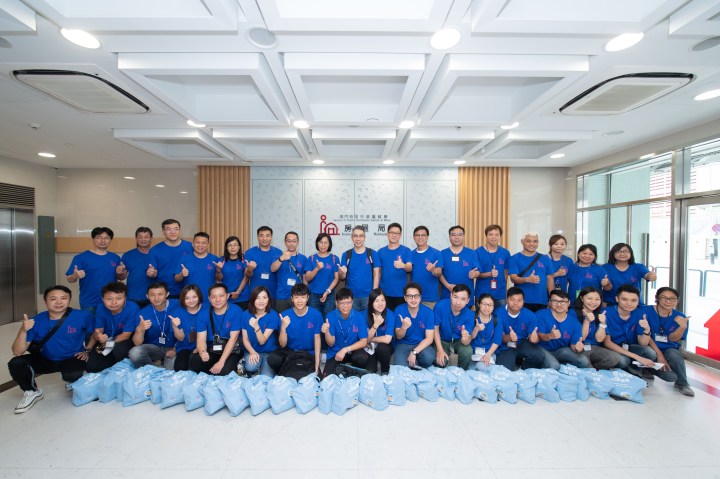 房屋局中秋前夕探訪社屋獨居長者獻關懷