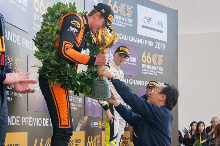 社會文化司司長譚俊榮出席第66屆格蘭披治大賽車三級方程式賽事頒獎儀式