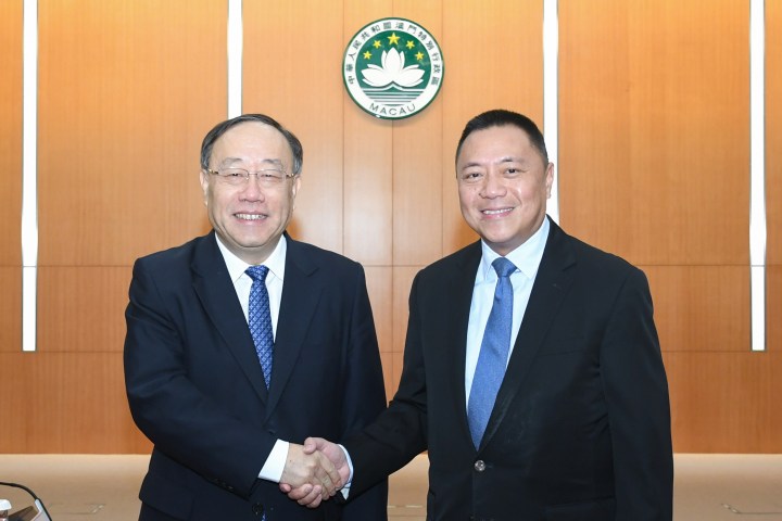 經濟財政司司長梁維特和國家商務部副部長王炳南共同主持內地與澳門經貿合作委員會第二次會議