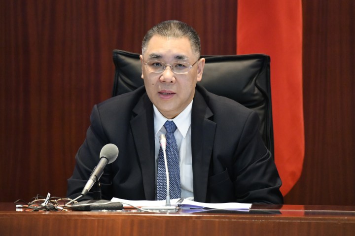 行政長官崔世安到立法會總結2019年財政年度政府施政工作，以及介紹2020年財政年度預算安排。