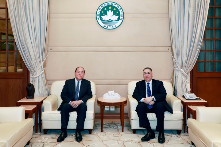 行政長官崔世安與第五任行政長官候任人賀一誠會面