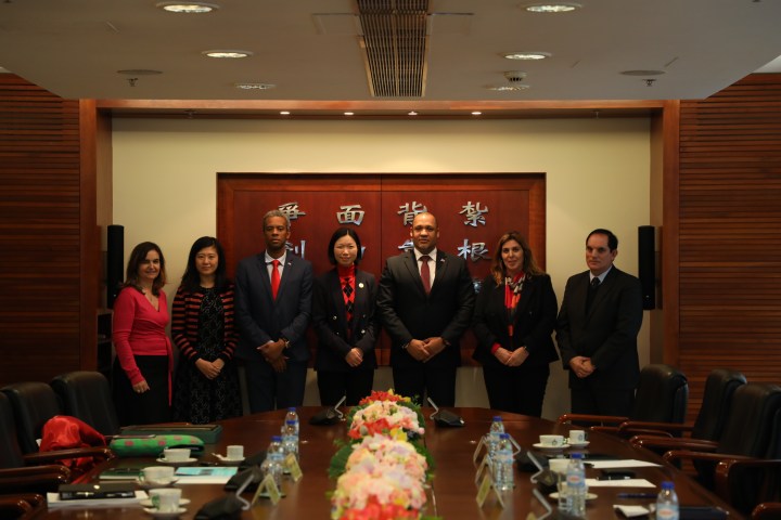 中國與葡語國家經貿合作論壇常設秘書處葡語國家派駐代表一行到訪澳門理工學院。