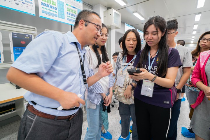 參加者體驗及操作企業研發項目