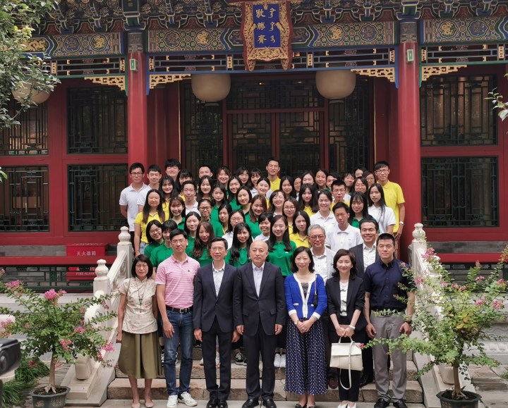 嘉賓與實習生合照