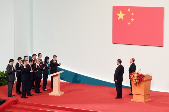 在國家主席習近平監誓下，澳門特別行政區第五屆主要官員和檢察長宣誓就職。