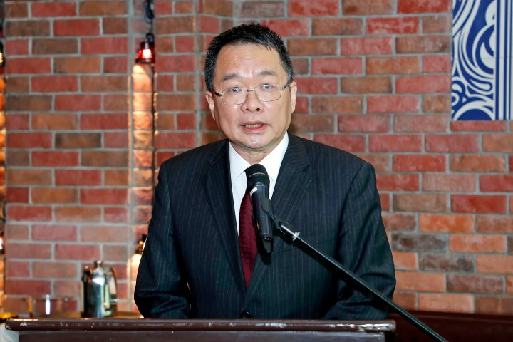 政府發言人、新聞局局長陳致平在傳媒茶聚上致辭。