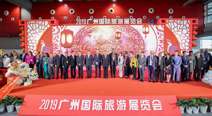 文綺華與一眾嘉賓主禮開幕式