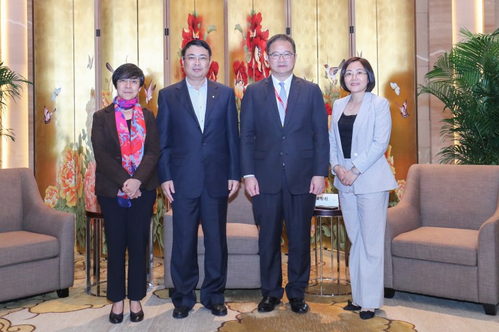 文綺華與廣州市副市長王東（左二）、香港特區政府旅遊事務署旅遊事務專員黃智祖（右二）及廣州市文化廣電旅遊局局長劉瑜梅（右一）等會面