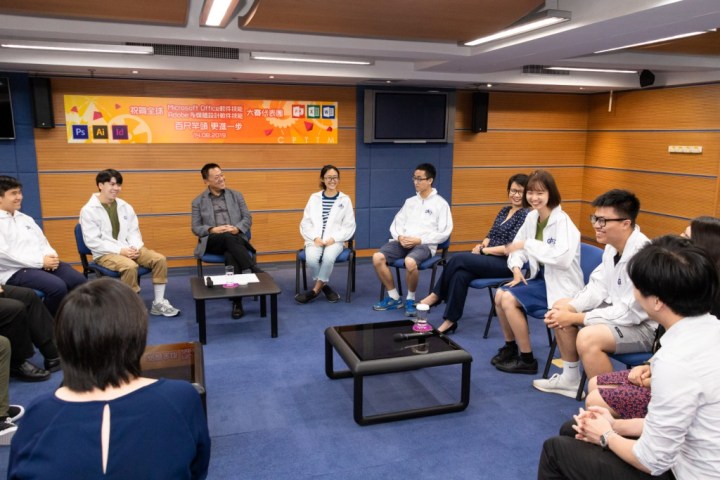 梁維特司長與參加全球軟件技能大賽學生暢談分享