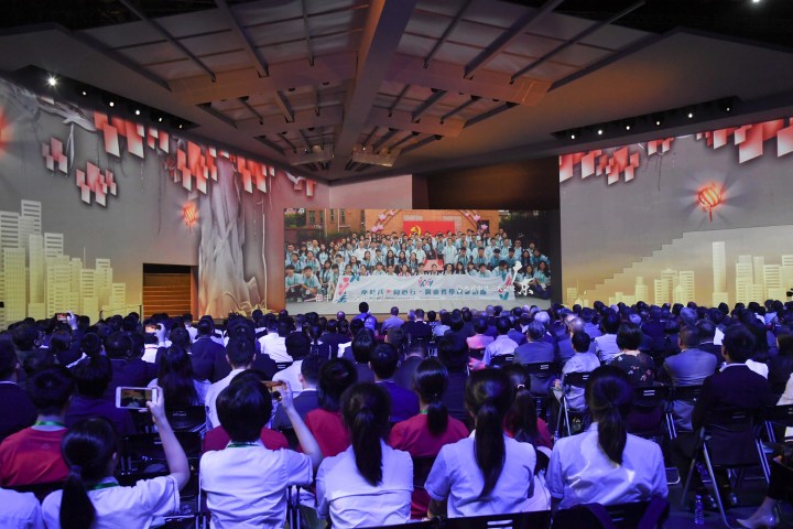 澳門青少年慶祝新中國成立70周年和澳門回歸祖國20周年系列活動“我和我的祖國”主題會下午舉行