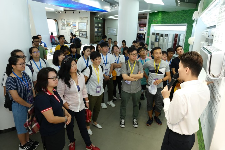 考察團參觀科技園