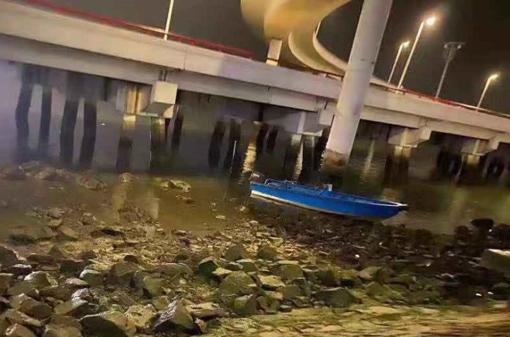 海關同時截獲案中偷渡船隻